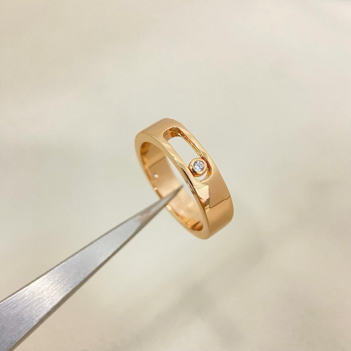 [Sprite Jewelry]Move Wide Band Single Moving Diamond Ring